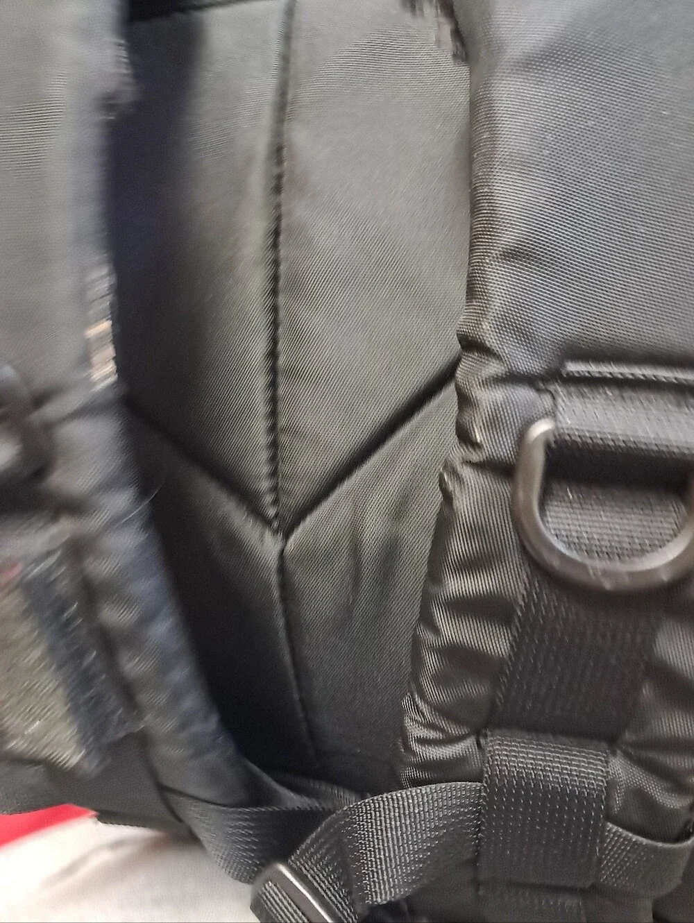 The North Face Lookout Hiking Camping Ruck-Sack BackPack. Red & Black.